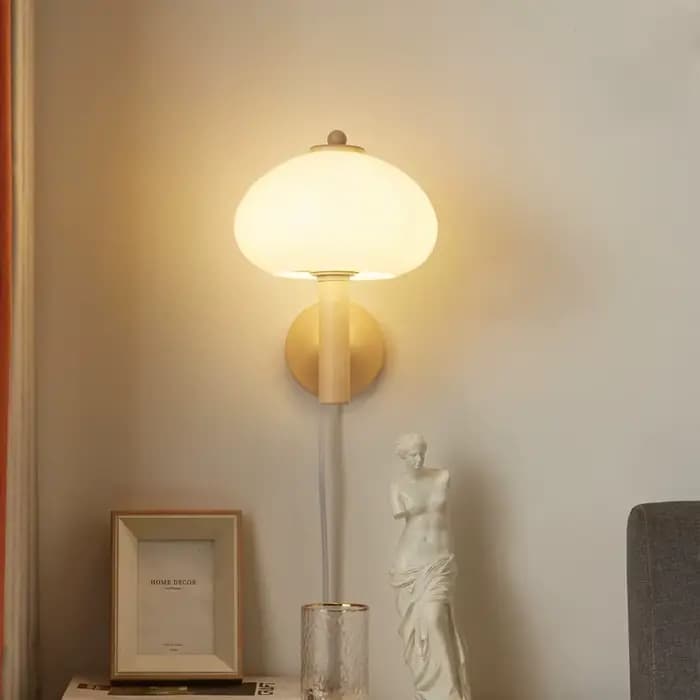 Applique Murale Crémeuse et Lente en Verre, Luminaire Décoratif d'Nik, Idéal pour une Chambre à Coucher, un Couloir, un Bureau ou une Chambre à Coucher