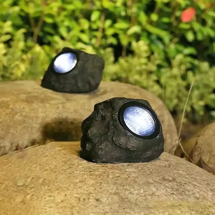 Projecteur LED Solaire Étanche avec Capteur de Lumière, Luminaire Décoratif d'Extérieur, Idéal pour un Jardin ou un Paysage