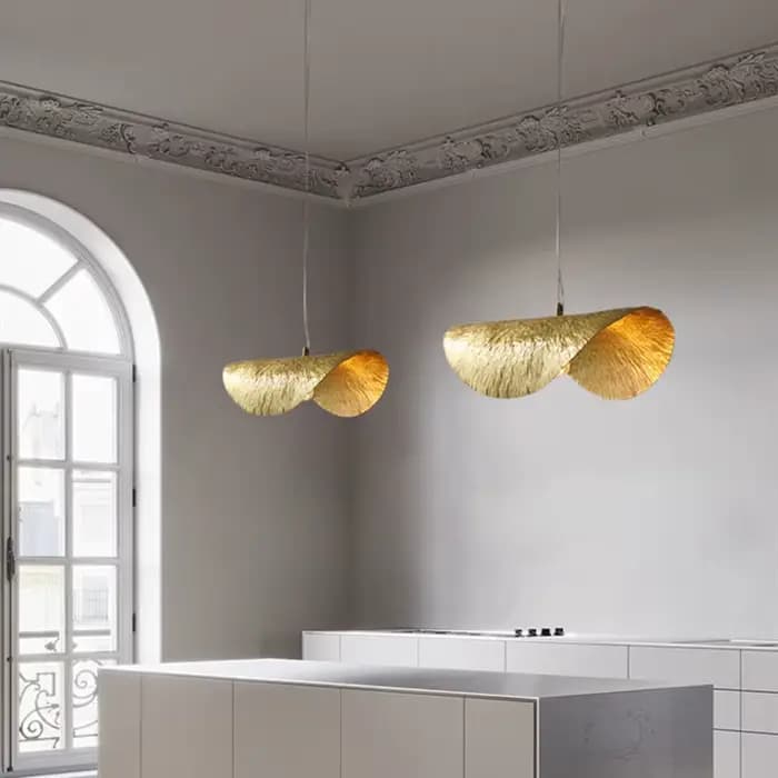 Lampe Suspendue en Laiton Martelé au Design Rétro de Luxe, Luminaire Décoratif d'Nik, Idéal pour une Salle à Manger ou une Boutique