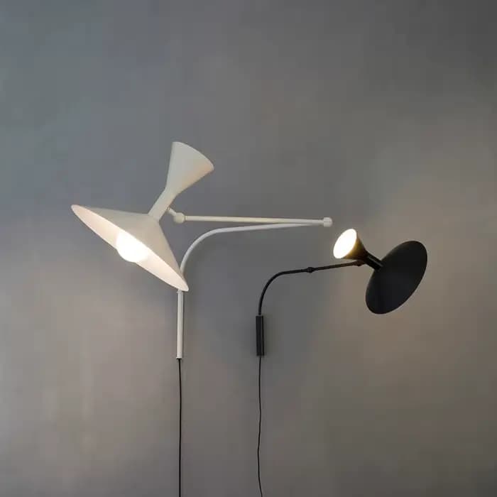 Applique Murale Réglable de Styliste de Marseille, Luminaire Rotatif, Idéal pour un Salon, une Chambre à Coucher ou une Trompent
