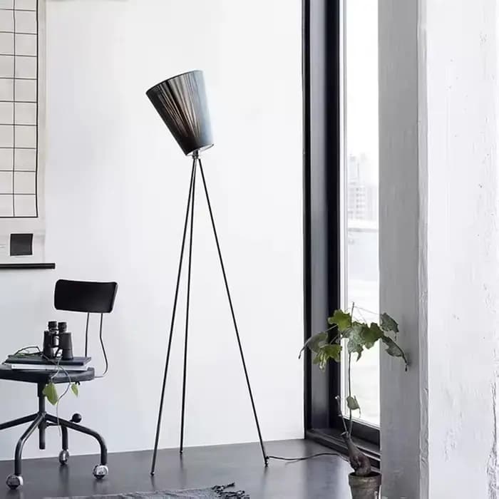 Lampadaire sur Pied en Bois au Design Danois Minimaliste, Design Moderne, Style Industriel, Luminaire Décoratif d'Nik, Idéal pour un Loft, une Salle à Manger ou une Chambre à Coucher
