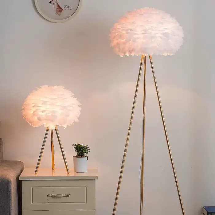 Plume lampadaire salon canapé Simple lumière lampe de luxe nordique créatif Ins fille Net rouge chaud romantique chambre lampe