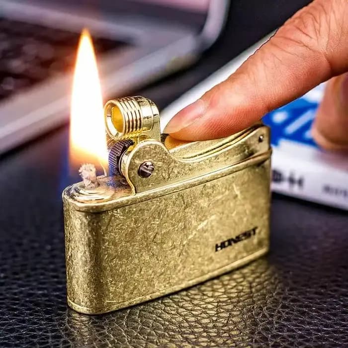 Briquet créatif en laiton à allumage par pression, flamme nue, briquet mécanique rétro, accessoires