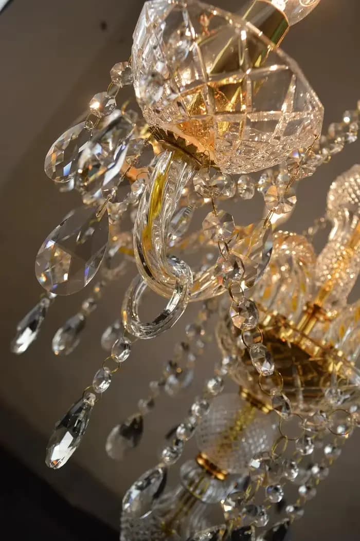Lampe LED autoportante en cristal, design français moderne, éclairage d'intérieur, luminaire décoratif de plafond, idéal pour un salon ou une chambre à coucher