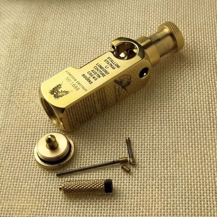 Briquet de luxe en laiton en forme de tranchée robuste avec motifs hexagonaux sculptés au Laser, briquet créatif rétro personnalisé
