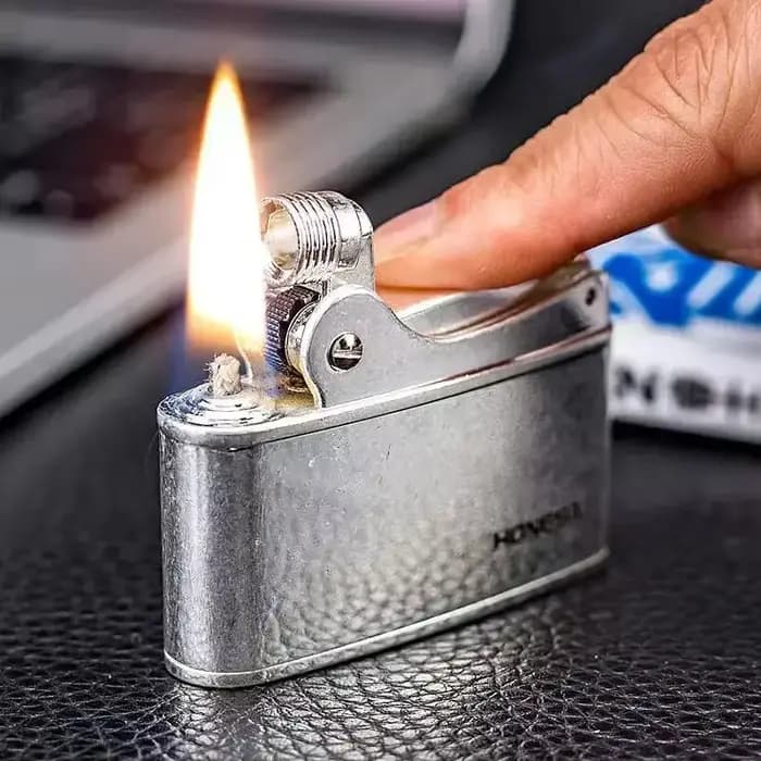 Briquet créatif en laiton à allumage par pression, flamme nue, briquet mécanique rétro, accessoires pour cigares et cigarettes, cadeau pour homme fumeur