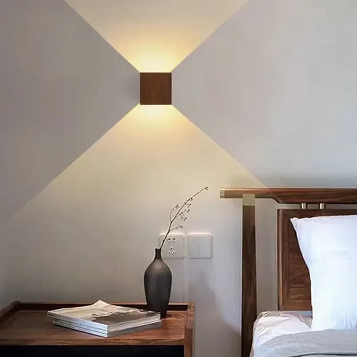 Applique murale LED en bois créative, lumière émettant de la lumière vers le haut et vers le bas, fond artistique, entrées, escaliers, balcons, escales, luminaires