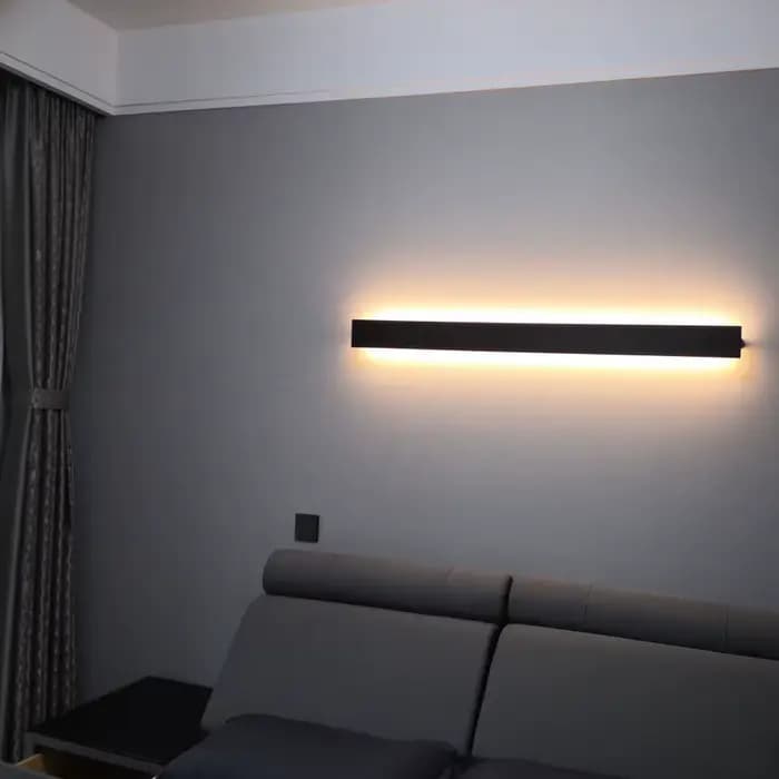 Applique Murale Dorée au Design Moderne, Luminaire Décoratif d'Nik, Idéal pour une Chambre à Coucher, un Couloir ou un Salon