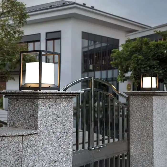 Lampadaire de Jardin Extérieur Étanche pour Clôture, Villa et Aménagement Paysager
