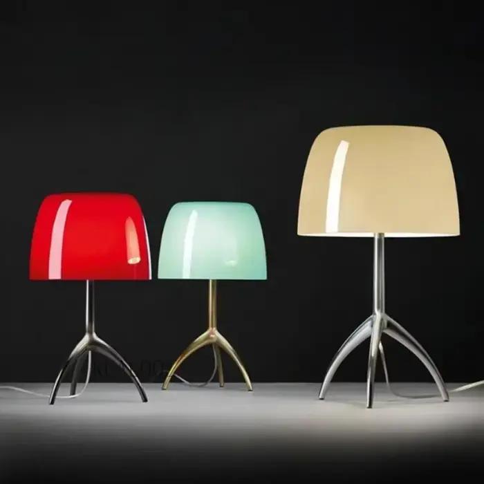 Abat-jour en verre coloré nordique moderne lampe de bureau LED à trois pieds pour étude chambre salon