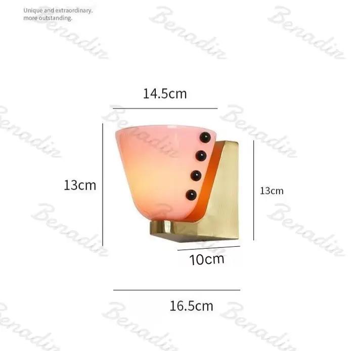 Lampe murale rétro en verre coloré style médiéval pour chambre à coucher chevet couloir hôtel gîte décoration intérieure élégante et historique