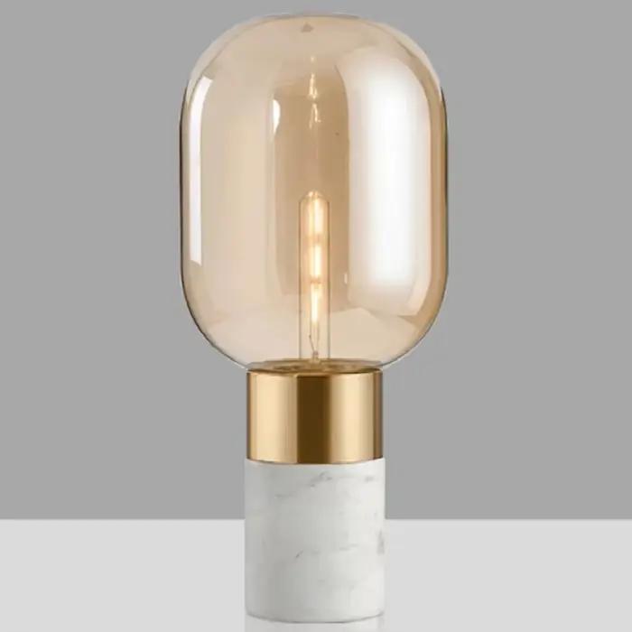 Lampe de table en marbre nordique avec finition chrome poli pour chambre à coucher et bureau, élégante source de lumière LED pour ambiances sophistiquées