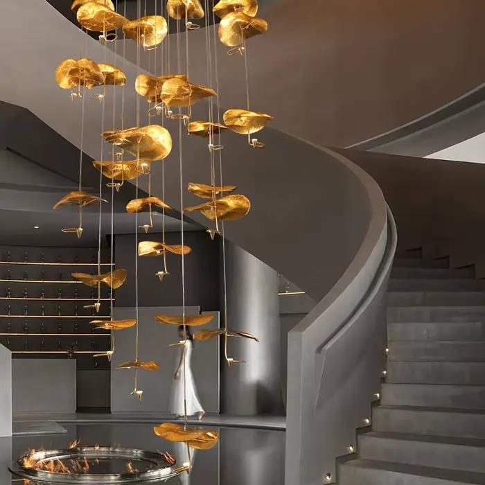 Luminaire en aluminium Lotus Suspension Qyartistry pour salon restaurant chambre d'hôtel modernité design élégance ambiance festive ou relaxante