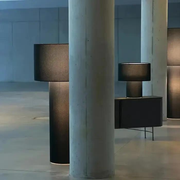 Lampadaire vertical en tube de tissu à LED, lampe de créateur nordique moderne pour éclairer la chambre à coucher et le salon