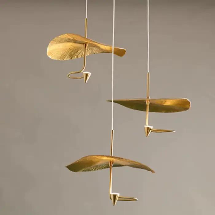Luminaire en aluminium Lotus Suspension Qyartistry pour salon restaurant chambre d'hôtel modernité design élégance ambiance festive ou relaxante