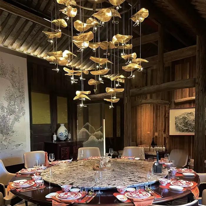 Luminaire en aluminium Lotus Suspension Qyartistry pour salon restaurant chambre d'hôtel modernité design élégance ambiance festive ou relaxante