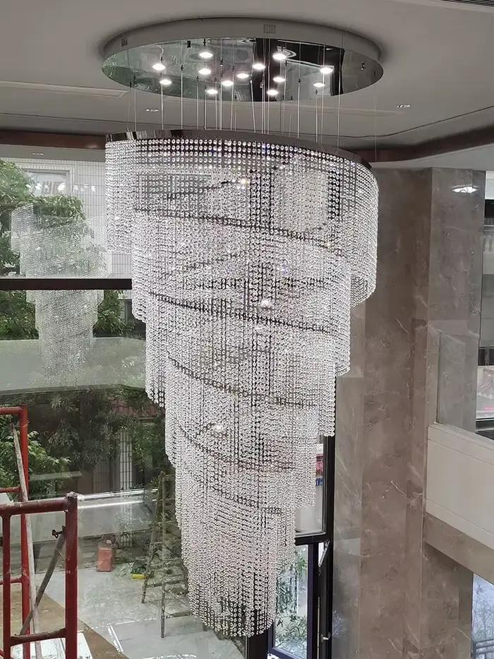 Grand lustre en cristal de conception moderne pour salon ou hall d'hôtel élégant à offrir pour décoration d'intérieur de luxe occasions spéciales