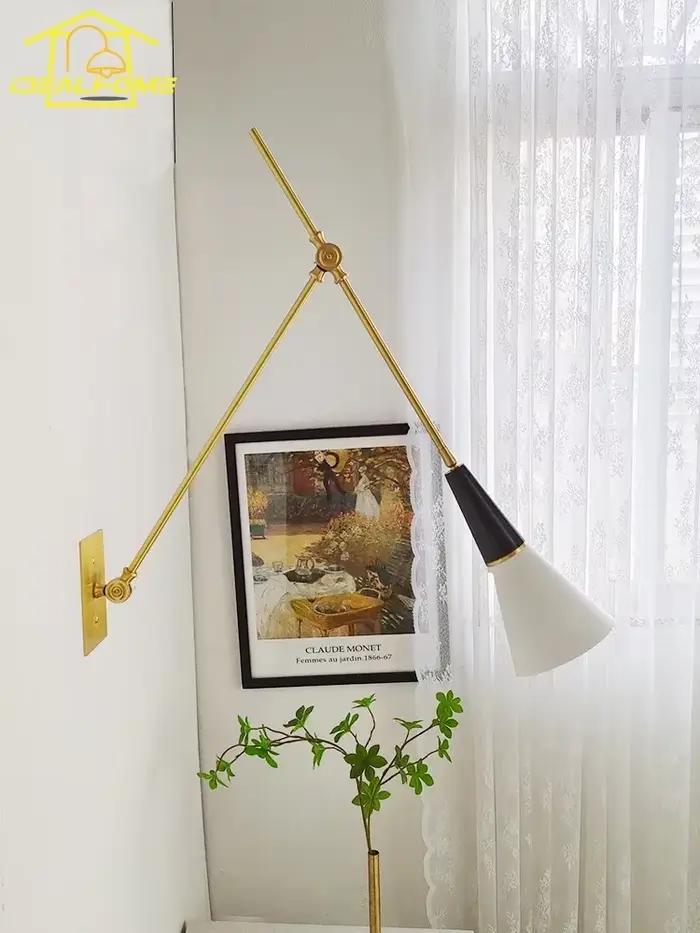Applique murale LED en laiton avec bras pivotant réglable style contemporain noir or pour cuisine et salles à manger élégante à offrir pour femmes occasions spéciales