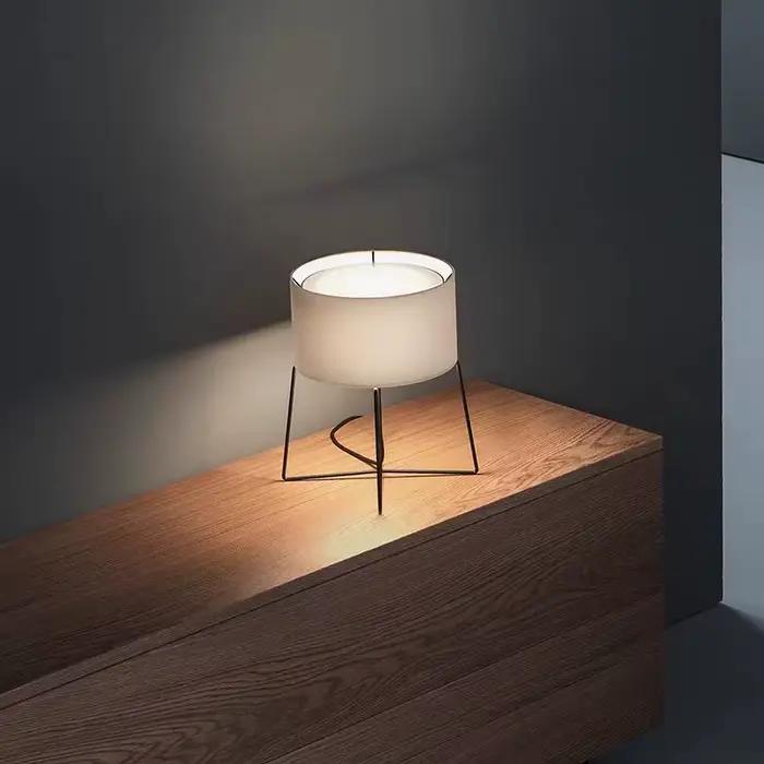 Lampe sur pied design LED Wabi Sabi en chrome poli et tissu pour salon chambre bureau ambiance créative coin artistique