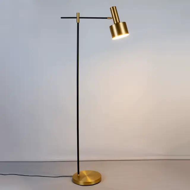 Lampadaire Nordique en Métal Noir et Or, Luminaire Décoratif d'Nik, Idéal pour un Salon, une Chambre