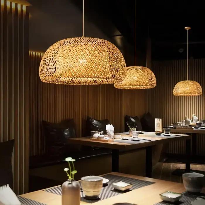 Lanterne en bambou tissée à la main pour salon et chambre luminaire moderne à suspendre en bambou et bois naturel