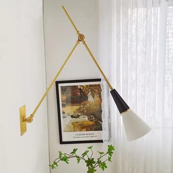 Applique murale dorée en laiton plaquée cuivre moderne avec bras pivotant pour salon chambre bureau occasions spéciales