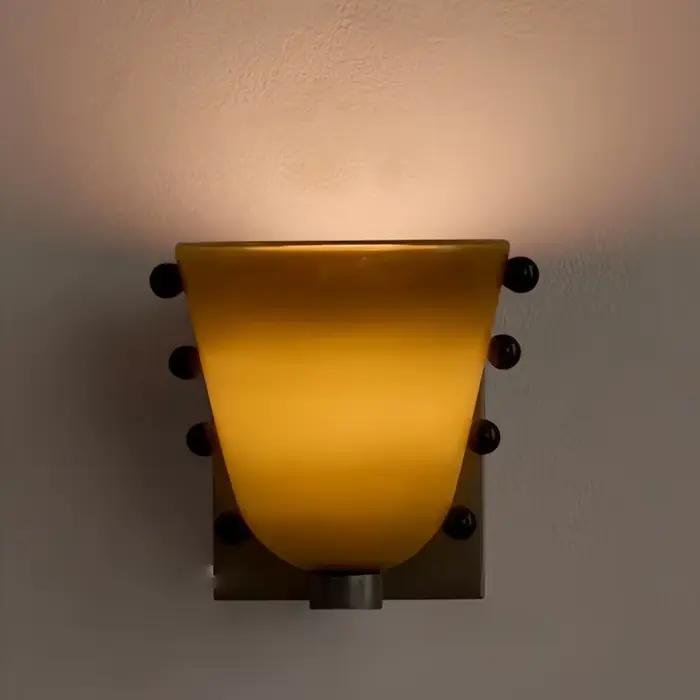 Lampe murale rétro en verre coloré style médiéval pour chambre à coucher chevet couloir hôtel gîte décoration intérieure élégante et historique