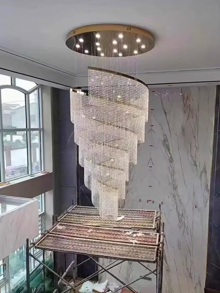 Grand lustre en cristal de conception moderne pour salon ou hall d'hôtel élégant à offrir pour décoration d'intérieur de luxe occasions spéciales