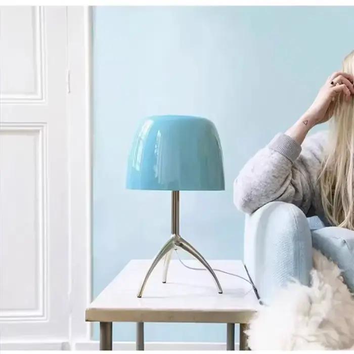 Abat-jour nordique moderne en verre coloré lampe de bureau LED à trois pattes adaptée à l'étude chambre à coucher salon élégante à offrir occassions spéciales