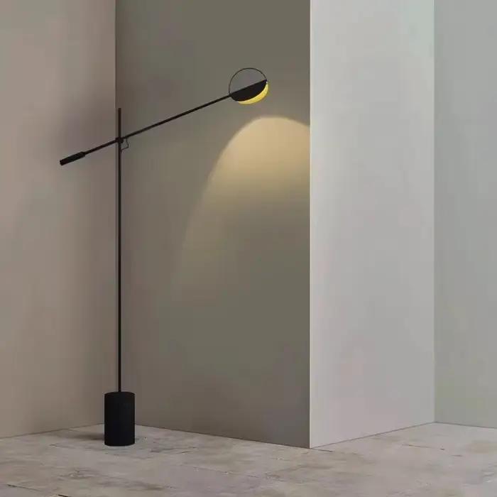 Lampadaire nordique art deco en fer avec chrome poli pour salon ou chambre à coucher design moderne et lumineux occasions spéciales