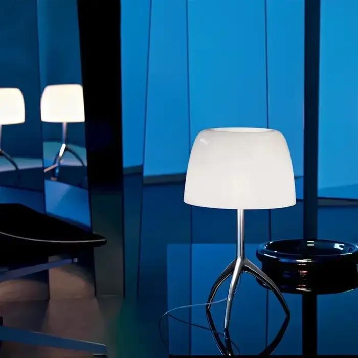 Abat-jour en verre coloré nordique moderne lampe de bureau LED à trois pieds pour étude chambre salon