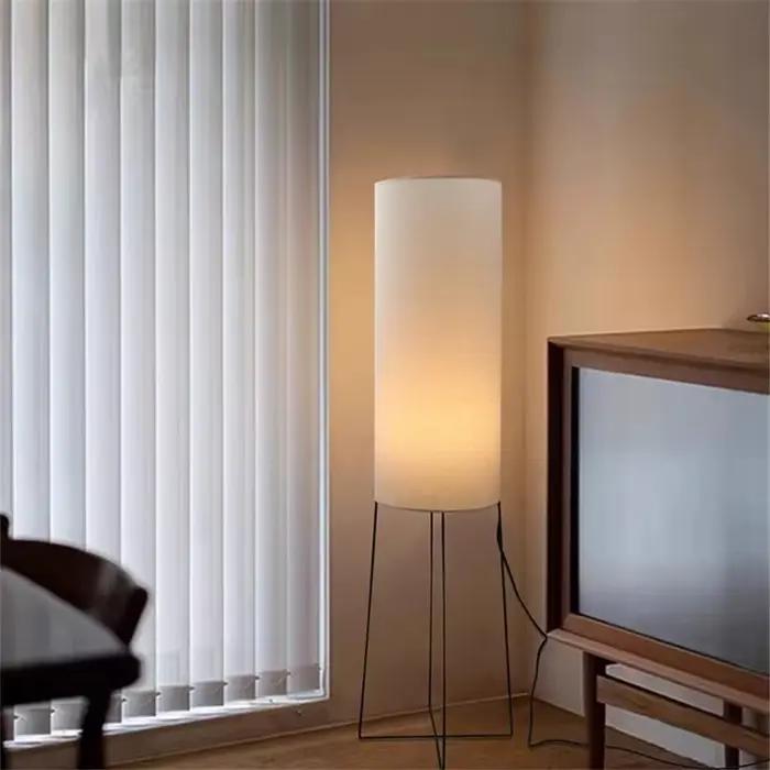 Lampe sur pied design LED Wabi Sabi en chrome poli et tissu pour salon chambre bureau ambiance créative coin artistique