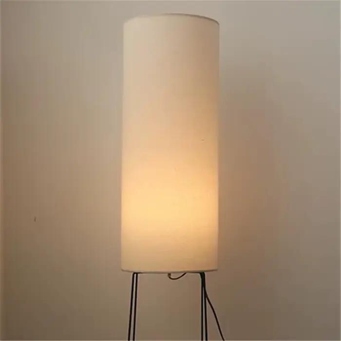 Lampe sur pied design LED Wabi Sabi en chrome poli et tissu pour salon chambre bureau ambiance créative coin artistique