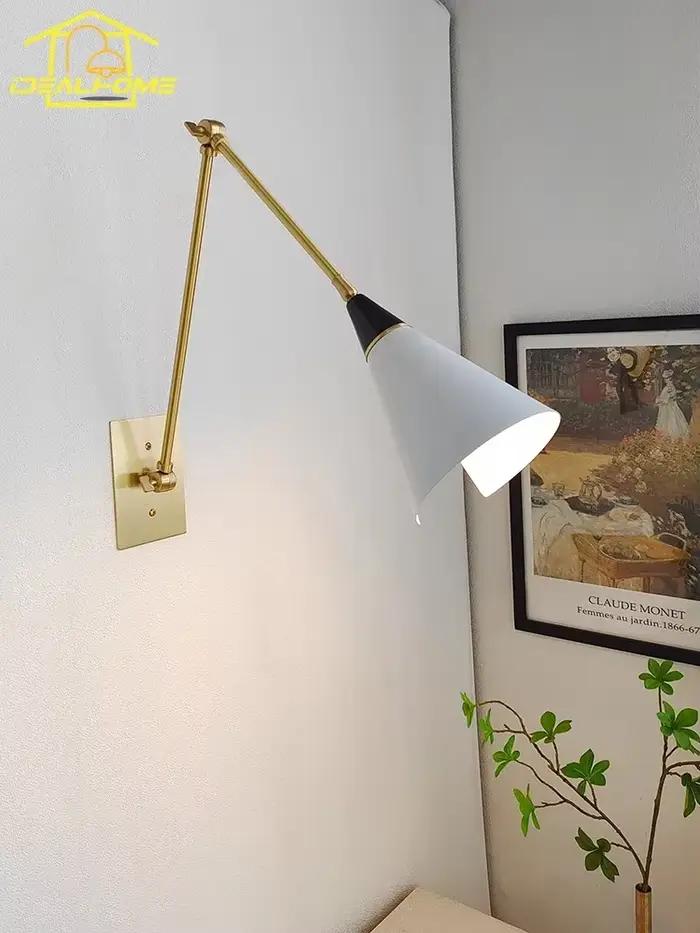 Applique murale LED en laiton avec bras pivotant réglable style contemporain noir or pour cuisine et salles à manger élégante à offrir pour femmes occasions spéciales